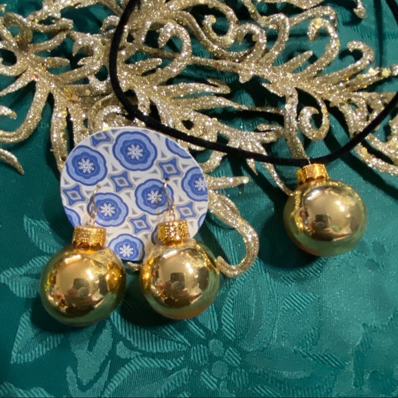 🎄New Christmas Bulb Earrings & Necklace Set - Picture 2 of 6